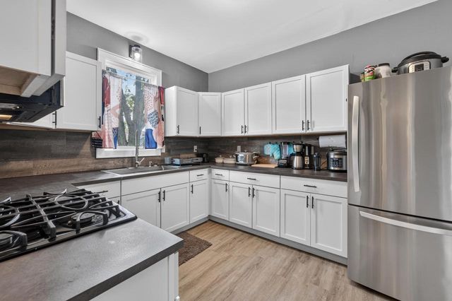 6903 27th AVENUE, Kenosha, WI 53143