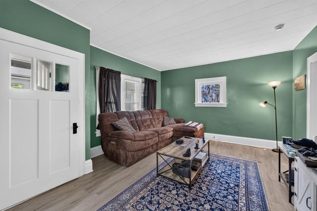 6903 27th AVENUE, Kenosha, WI 53143