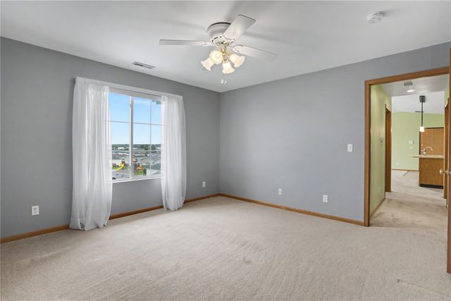 5575 Kacena Ave 6, Marion, IA 52302