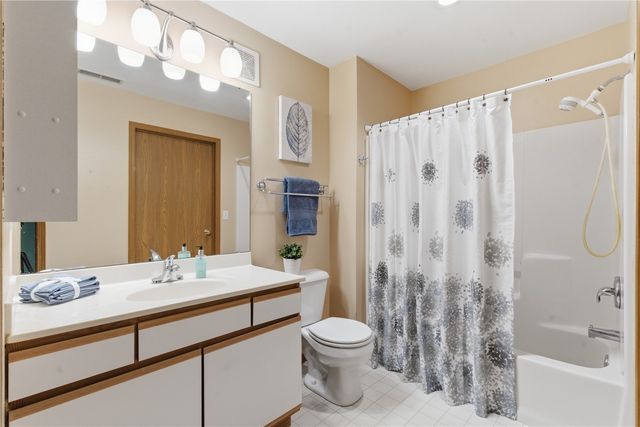 5575 Kacena Ave 6, Marion, IA 52302