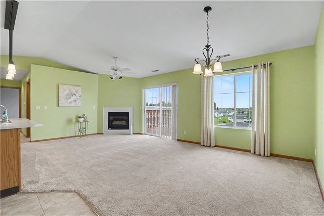 5575 Kacena Ave 6, Marion, IA 52302