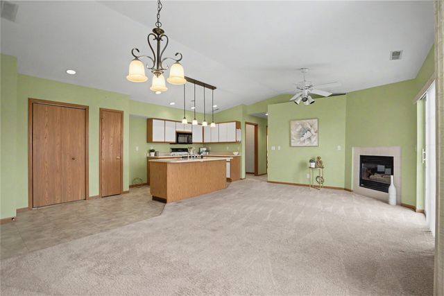 5575 Kacena Ave 6, Marion, IA 52302