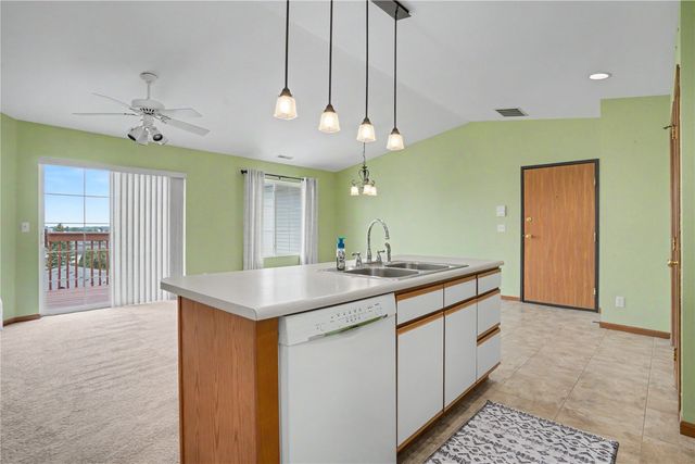 5575 Kacena Ave 6, Marion, IA 52302