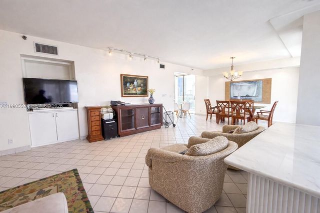 19707 Turnberry Way 9D, Aventura, FL 33180