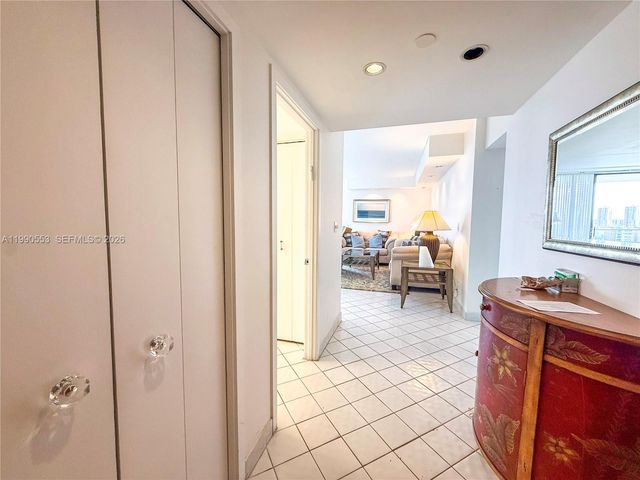 19707 Turnberry Way 9D, Aventura, FL 33180