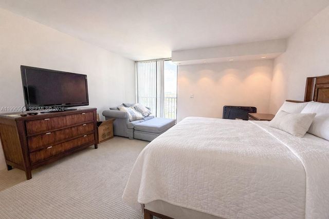 19707 Turnberry Way 9D, Aventura, FL 33180