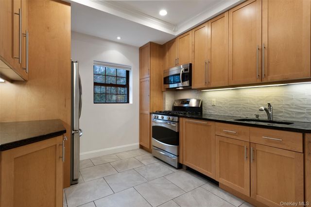 1444 Boston Post Road 2G, Larchmont, NY 10538