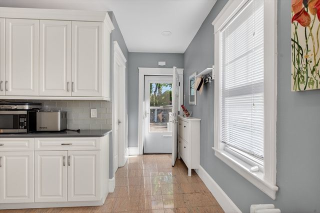 962 Pleasant St, Worcester, MA 01602