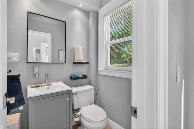 962 Pleasant St, Worcester, MA 01602