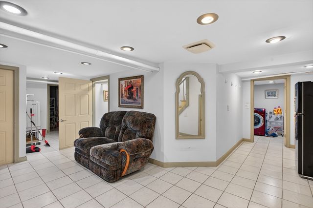 962 Pleasant St, Worcester, MA 01602