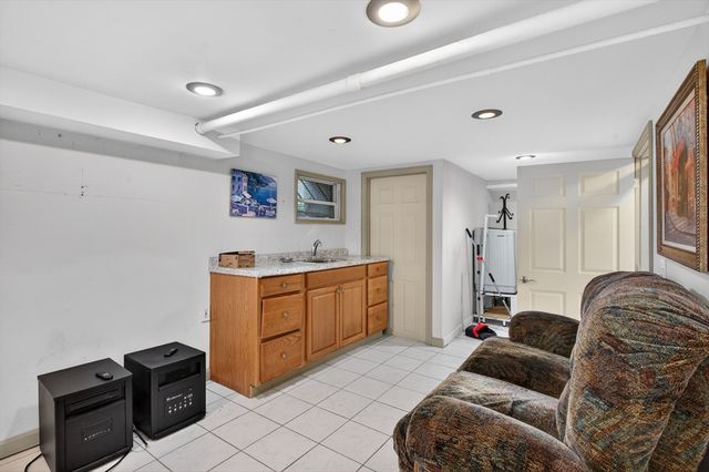 962 Pleasant St, Worcester, MA 01602