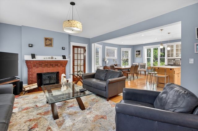 962 Pleasant St, Worcester, MA 01602