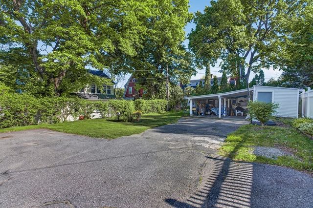 962 Pleasant St, Worcester, MA 01602