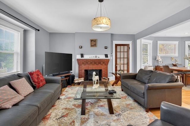 962 Pleasant St, Worcester, MA 01602