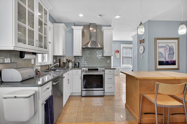962 Pleasant St, Worcester, MA 01602