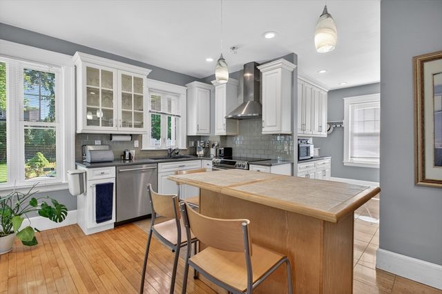962 Pleasant St, Worcester, MA 01602