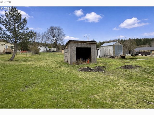 701 2ND St, Cove, OR 97824