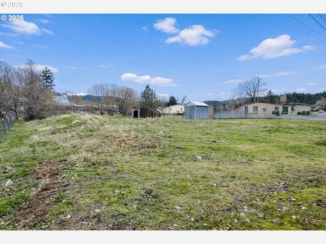 701 2ND St, Cove, OR 97824