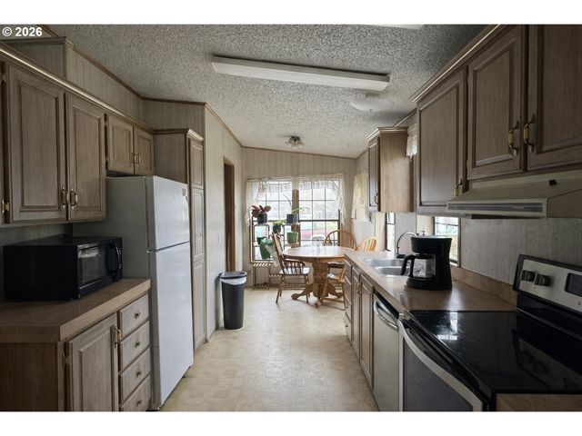 701 2ND St, Cove, OR 97824