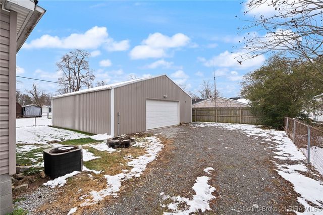 215 Miller Avenue, Sellersburg, IN 47172