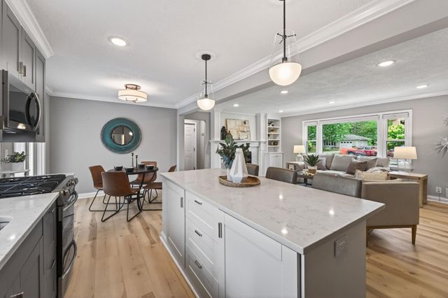 6037 York Avenue S, Edina, MN 55410