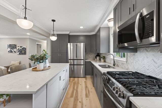 6037 York Avenue S, Edina, MN 55410