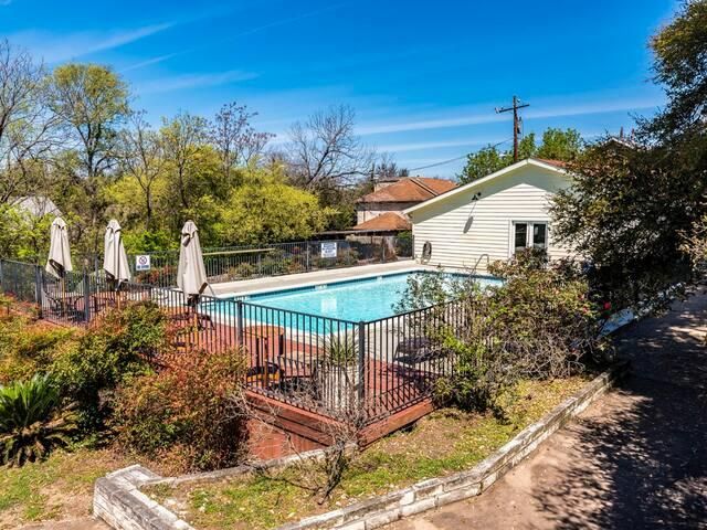 743 E Oltorf ST 201, Austin, TX 78704