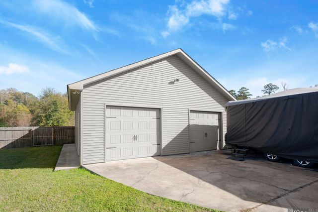 29910 Marsh Dr, Livingston, LA 70754