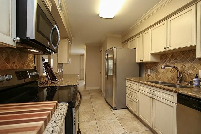 5228 Woodlawn Place, Bellaire, TX 77401