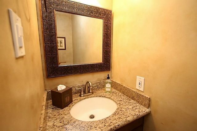 5228 Woodlawn Place, Bellaire, TX 77401