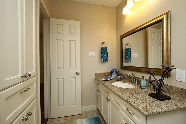 5228 Woodlawn Place, Bellaire, TX 77401