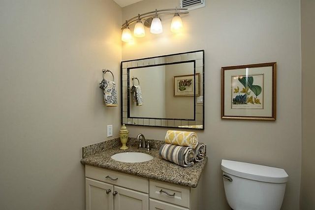 5228 Woodlawn Place, Bellaire, TX 77401