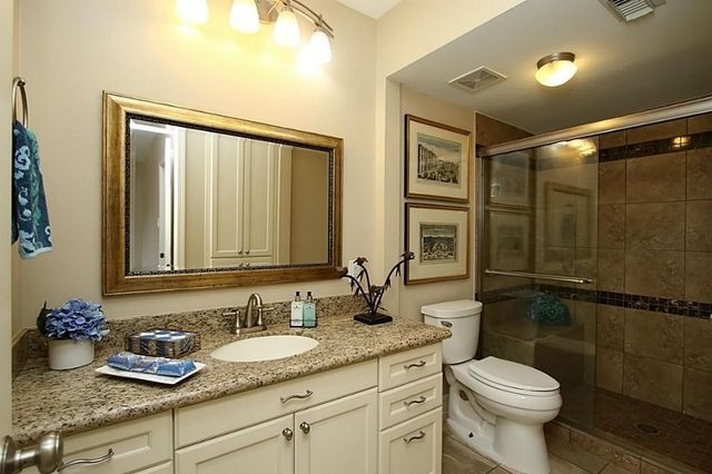 5228 Woodlawn Place, Bellaire, TX 77401