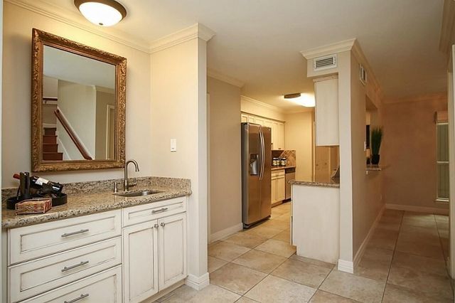 5228 Woodlawn Place, Bellaire, TX 77401