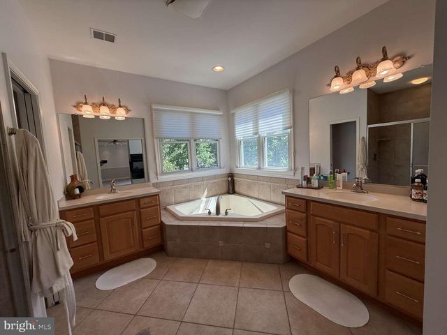 7 HICKORY HILL RD, Cockeysville, MD 21030
