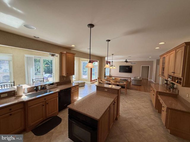7 HICKORY HILL RD, Cockeysville, MD 21030