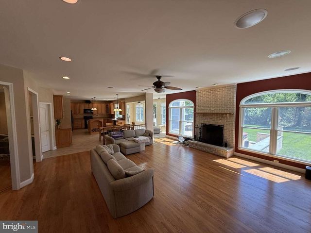 7 HICKORY HILL RD, Cockeysville, MD 21030