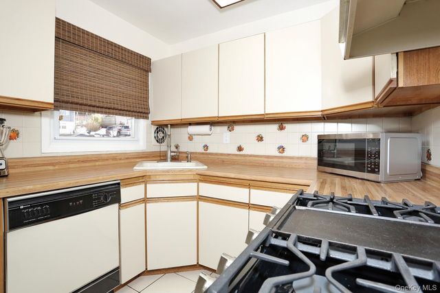 64 S Hillside Place, Elmsford, NY 10523