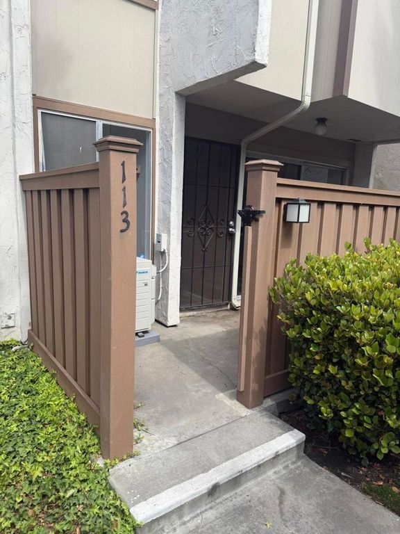 Image 1 of property listing at 3549 Castle Glen 113, San Diego, CA 92123