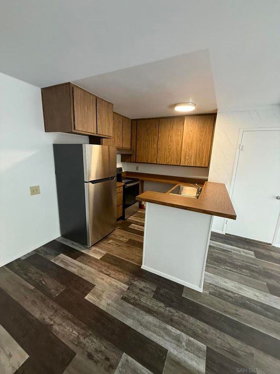 Image 15 of property listing at 3549 Castle Glen 113, San Diego, CA 92123