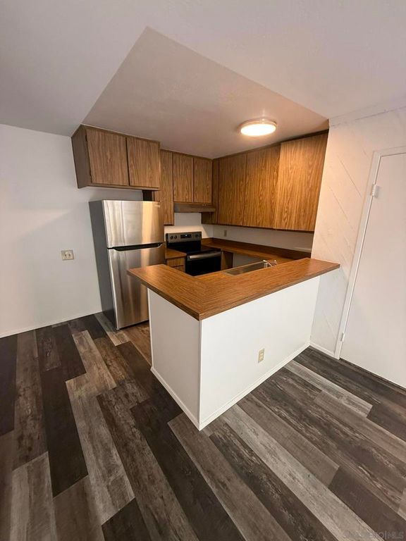 Image 16 of property listing at 3549 Castle Glen 113, San Diego, CA 92123
