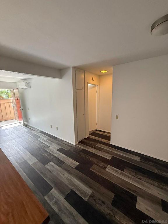 Image 23 of property listing at 3549 Castle Glen 113, San Diego, CA 92123