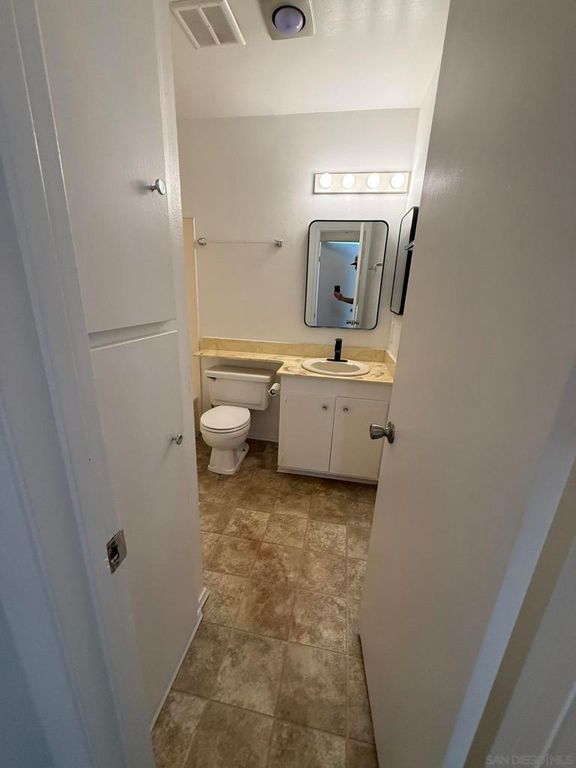 Image 25 of property listing at 3549 Castle Glen 113, San Diego, CA 92123