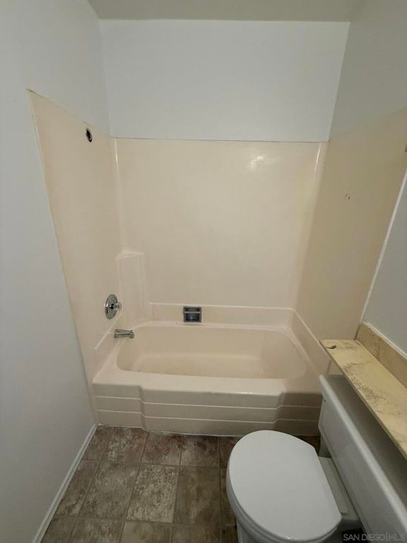 Image 27 of property listing at 3549 Castle Glen 113, San Diego, CA 92123