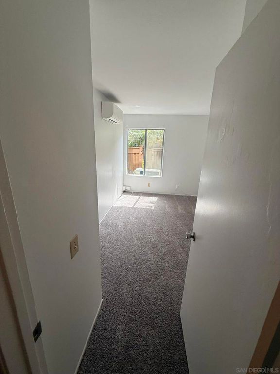 Image 28 of property listing at 3549 Castle Glen 113, San Diego, CA 92123