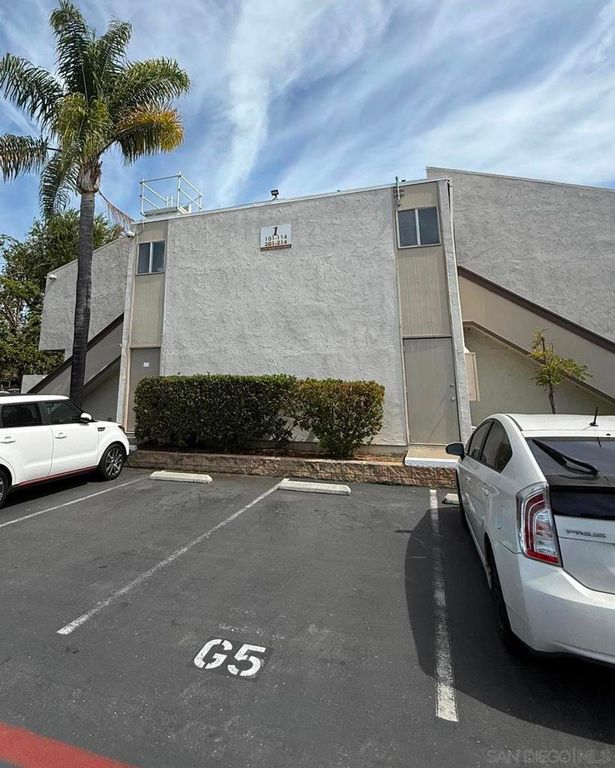 Image 3 of property listing at 3549 Castle Glen 113, San Diego, CA 92123