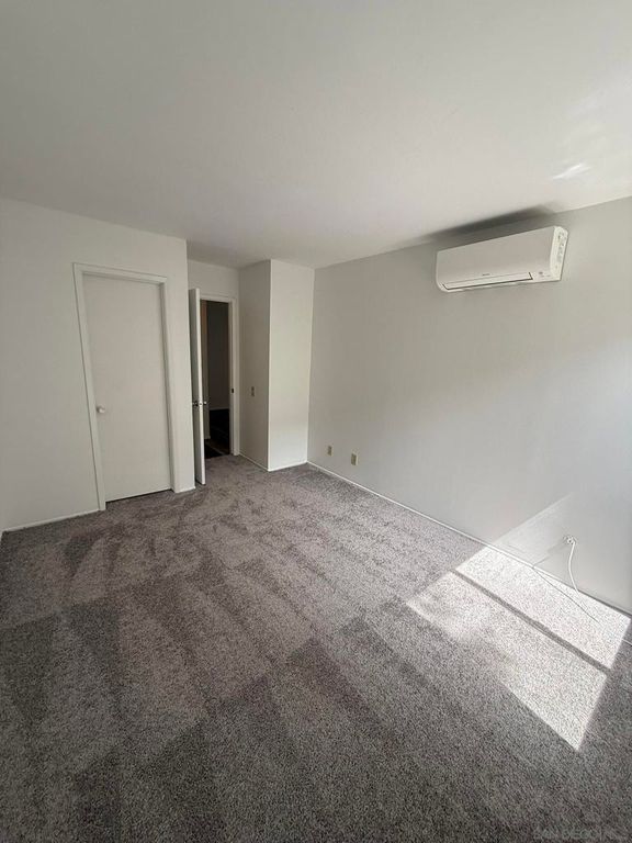Image 33 of property listing at 3549 Castle Glen 113, San Diego, CA 92123