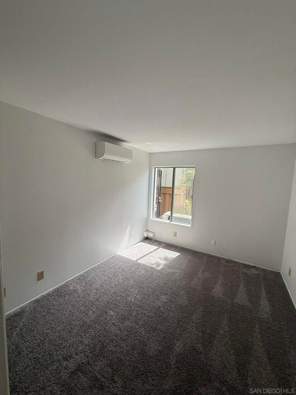 Image 36 of property listing at 3549 Castle Glen 113, San Diego, CA 92123