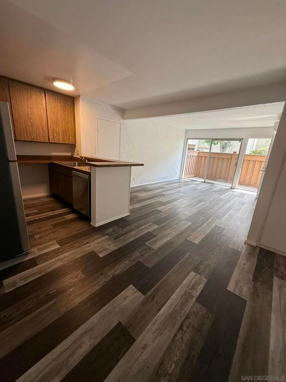 Image 38 of property listing at 3549 Castle Glen 113, San Diego, CA 92123