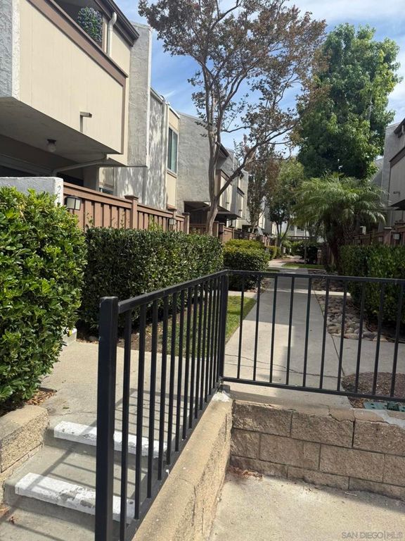 Image 4 of property listing at 3549 Castle Glen 113, San Diego, CA 92123